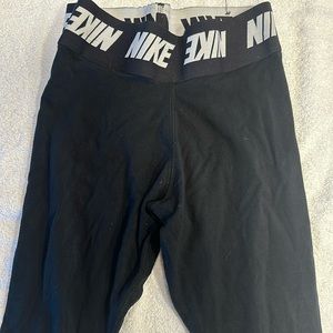 Black Nike leggings